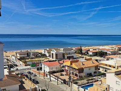 Piso en alquiler en calle Del Carmen de 2 habitaciones con terraza y jardín