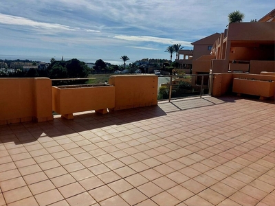 Piso en alquiler en calle Soto Serena Golfel Selwo Estepona de 2 habitaciones con terraza y piscina