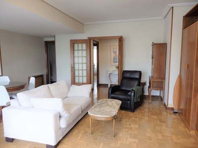 Piso en alquiler en Centro - Vitoria-Gasteiz de 3 habitaciones con terraza y garaje