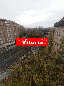 Piso en venta en Aranzabela - Aranbizkarra de 4 habitaciones con terraza y balcón