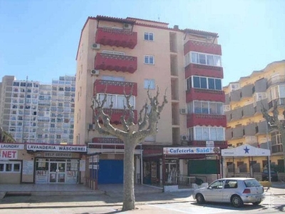 Piso en venta en Castelló d´Empúries de 2 habitaciones con terraza y calefacción