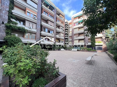 Piso en venta en Nueva España de 3 habitaciones con terraza y jardín