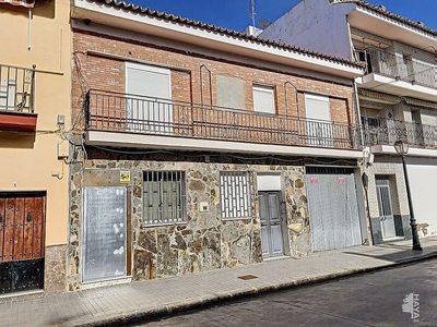 Piso en venta en Palma del Río de 4 habitaciones con terraza