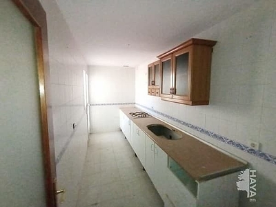 Piso en venta en Puente Genil de 3 habitaciones y 77 m²