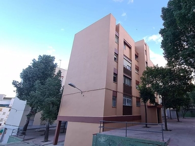 Piso en venta en Reconquista-San José Artesano-El Rosario de 3 habitaciones con balcón
