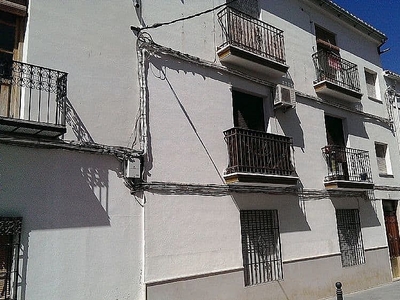 Venta de piso en Baena de 3 habitaciones con terraza