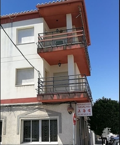 Venta de piso en Baena de 3 habitaciones con terraza