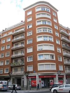 Venta de piso en calle Elcano de 5 habitaciones con terraza y calefacción