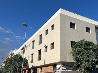 Venta de piso en calle Juan de Ledesma de 3 habitaciones con terraza y piscina