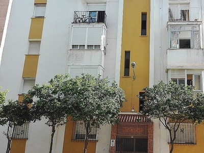 Venta de piso en La Línea de la Concepción ciudad de 3 habitaciones y 80 m²