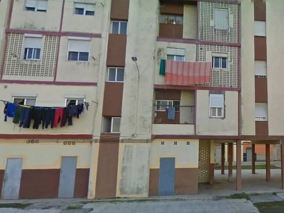 Venta de piso en La Línea de la Concepción ciudad de 3 habitaciones y 82 m²