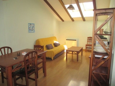 Venta de piso en Mora de Rubielos de 2 habitaciones con garaje y muebles