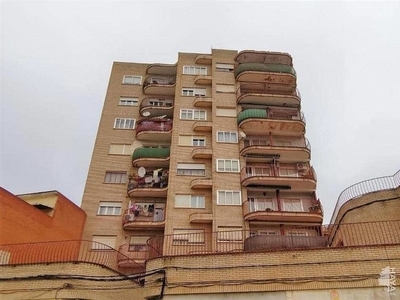 Venta de piso en Villarrobledo de 3 habitaciones con ascensor
