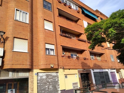 Venta de piso en Villarrobledo de 3 habitaciones con terraza y balcón