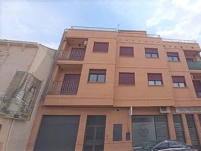 Venta de piso en Villarrobledo de 3 habitaciones con terraza y garaje