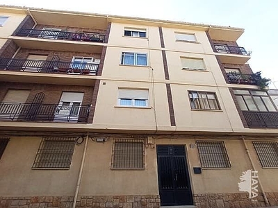Venta de piso en Villarrobledo de 4 habitaciones con balcón y ascensor