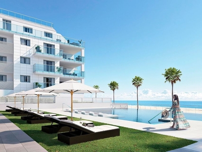 Venta de piso nuevo en calle De Almería de 3 habitaciones con piscina y jardín