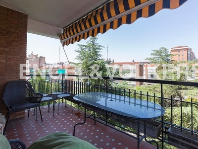 Alquiler de piso en Bernabéu - Hispanoamérica de 4 habitaciones con terraza y aire acondicionado