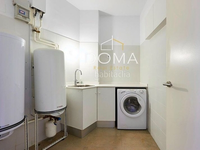 Alquiler piso en alquiler , en via laietana muy luminoso de 118 m2 útiles con 2 balcones, 3 habitaciones, 2 baños c, salón-comedor, cocina, zona de aguas, ascensor, aire acondicionado y calefacción por conductos. en Barcelona