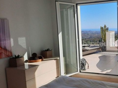 Ático con 3 habitaciones amueblado con ascensor, calefacción y aire acondicionado en Marbella