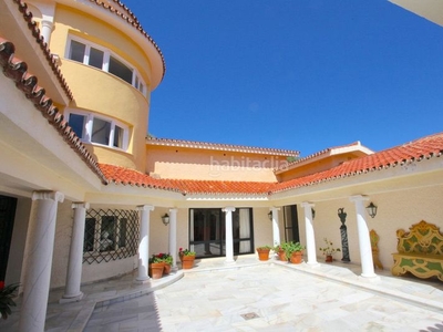 Casa con 9 habitaciones con parking, piscina y vistas al mar en Marbella