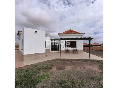 Chalet unifamiliar en venta en Calle del Cementerio