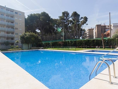 Nice 2 bedroom apartment with pool located at 500 mts. From the beach of Salou..