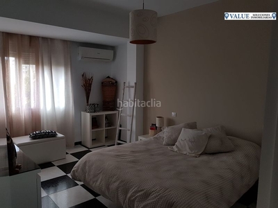 Piso con 3 habitaciones amueblado con aire acondicionado en Málaga
