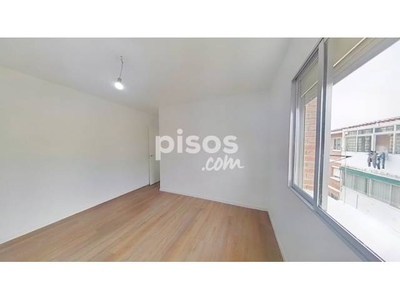 Piso en alquiler en Calle de la Virgen de los Reyes en Centro por 760 €/mes