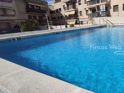 Piso en venta en Centre - Torredembarra de 2 habitaciones con terraza y piscina