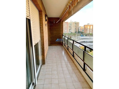 Piso en venta en Santa Marina - La Paz de 4 habitaciones con terraza y aire acondicionado