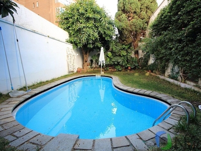 Piso en venta en Santa Marina - La Paz de 6 habitaciones con terraza y piscina