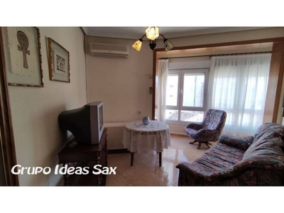 Piso en venta en Sax de 3 habitaciones con balcón y aire acondicionado