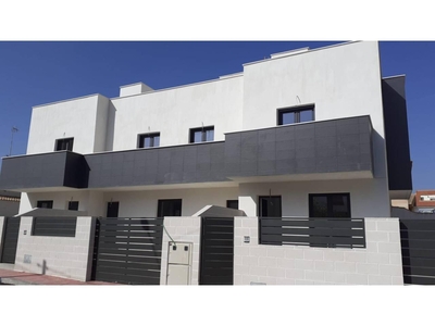 Venta Casa adosada en Calle Maestro Gabriel Pardo Zapata con Calle Benito Pé S/N San Javier. Buen estado 103 m²