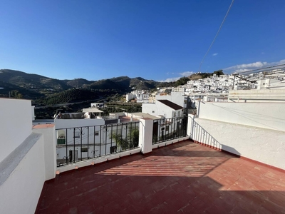 Venta Casa adosada en Calle Palma Torrox. A reformar con terraza 92 m²