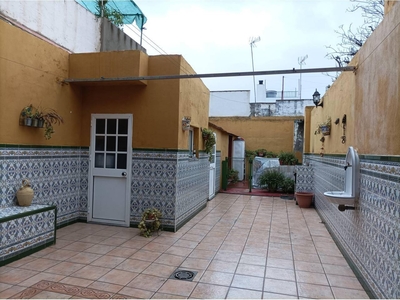Venta Casa adosada en Calle Sierra Picos de Europa 00 Dos Hermanas. Buen estado con terraza 130 m²