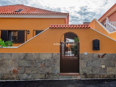 Venta Casa pareada Granadilla de Abona. Plaza de aparcamiento 250 m²