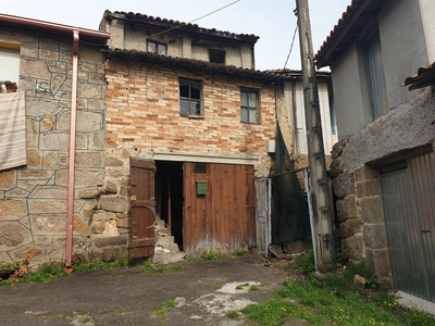 Venta Casa rústica en Cachamuiña O Pereiro de Aguiar. A reformar 240 m²