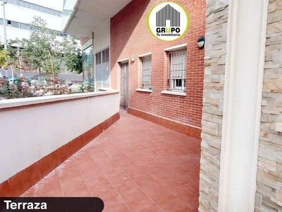 Venta Casa unifamiliar en Francesc Layret Esplugues de Llobregat. Con terraza 92 m²
