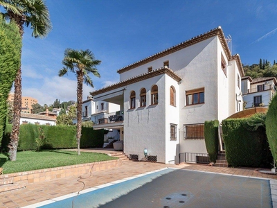 Venta Casa unifamiliar Granada. Con terraza 484 m²