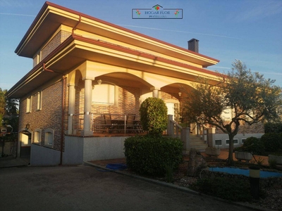 Venta Casa unifamiliar Santa Marta de Tormes. Con balcón 490 m²