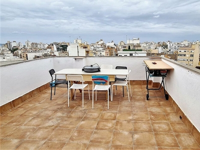 Venta de ático en calle Dadrià Ferran de 2 habitaciones con terraza y balcón