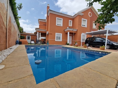 Venta de casa con piscina y terraza en Umbrete, ZONA RESIDENCIAL MUY TRANQUILA CON RÁPIDO ACCESO A LA A-49