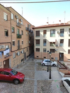 Venta de piso en Antequeruela y Covachuelas de 3 habitaciones con terraza y balcón