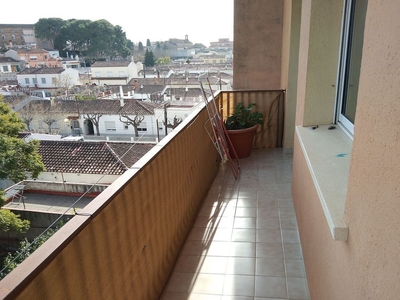 Venta de piso en calle De la Bòbila de 4 habitaciones con terraza y calefacción