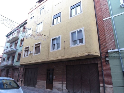 Venta de piso en calle Yague de Salas de 3 habitaciones con calefacción