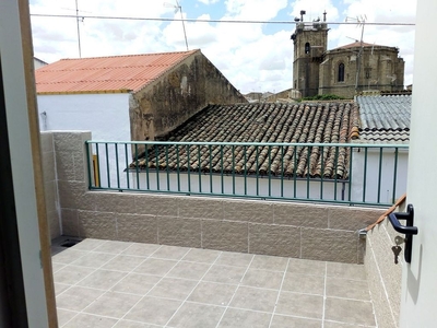 Venta de piso en Casar de Cáceres de 3 habitaciones con terraza y balcón