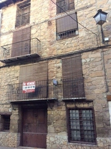 Venta de piso en Mora de Rubielos de 6 habitaciones con terraza