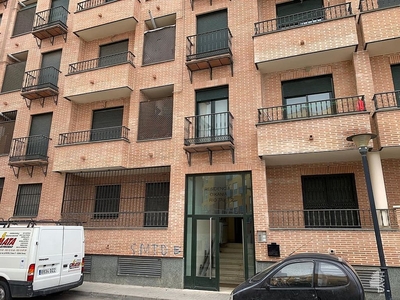Venta de piso en Urbanización San Isidro de 2 habitaciones con ascensor