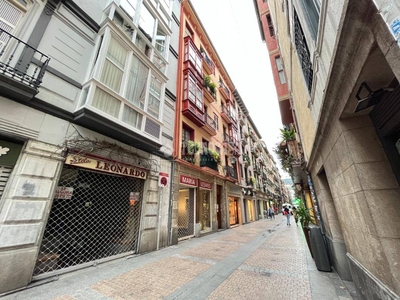 Venta Piso Bilbao. Piso de dos habitaciones Entreplanta con balcón calefacción individual